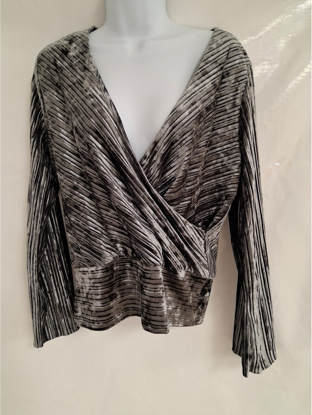 NWOT Tahari Women's Gray Velvet like Pleated Long Sleeve Blouse Size M